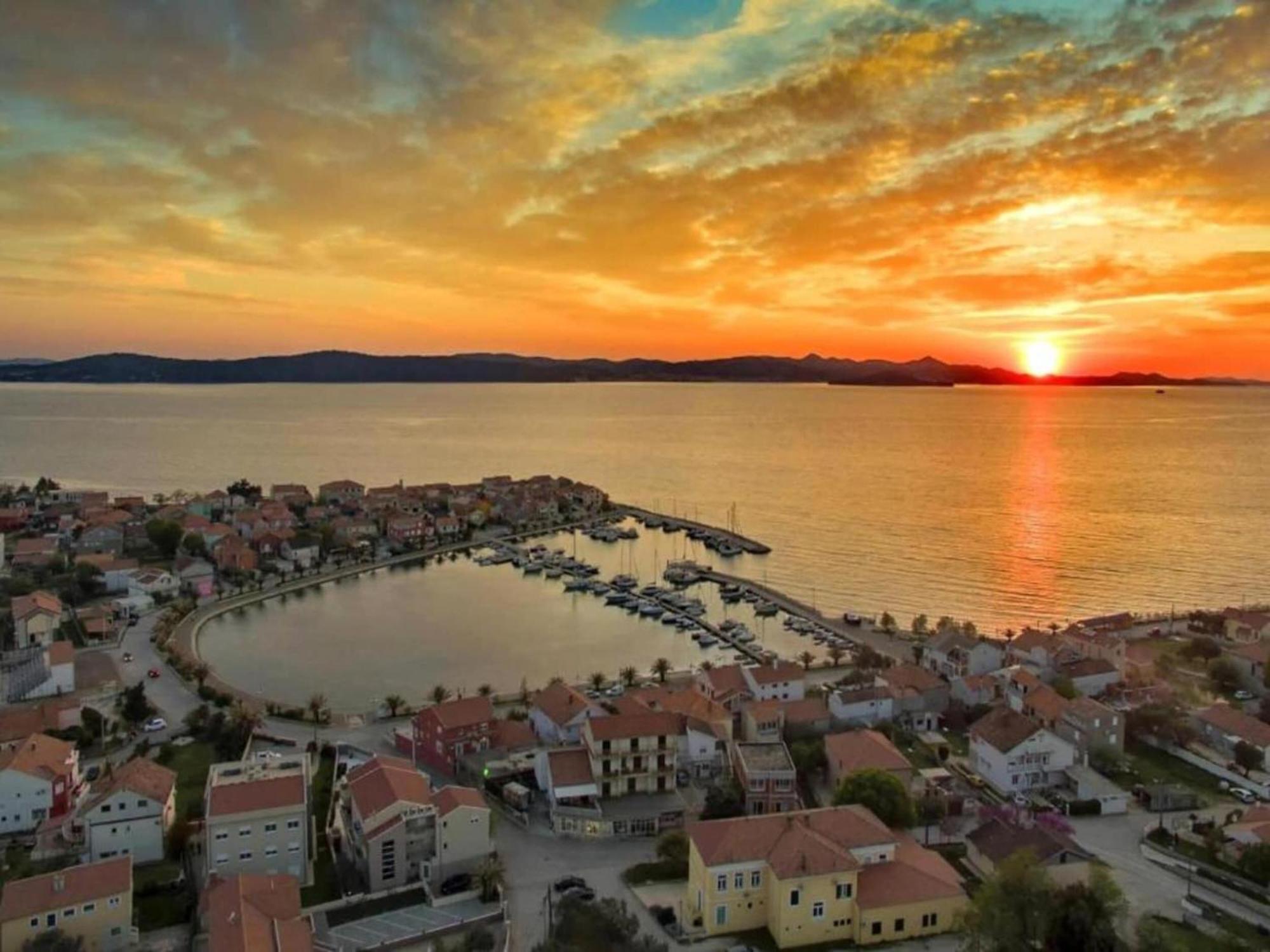 Scenic Holiday Home In Bibinje Near Sea 外观 照片