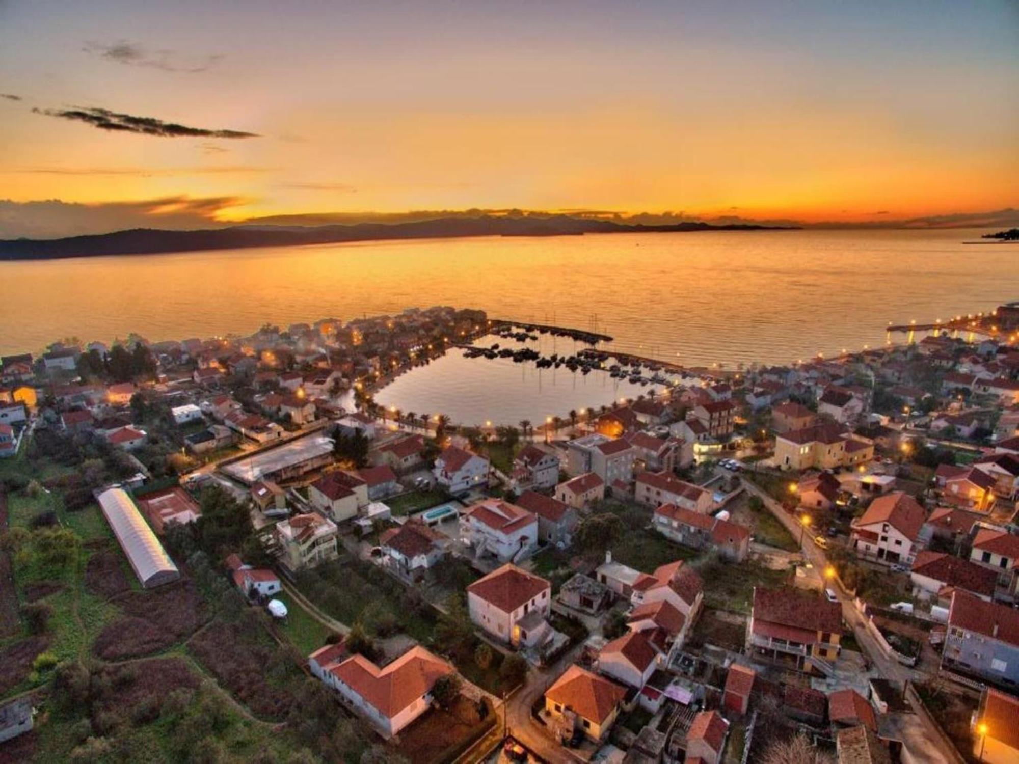 Scenic Holiday Home In Bibinje Near Sea 外观 照片